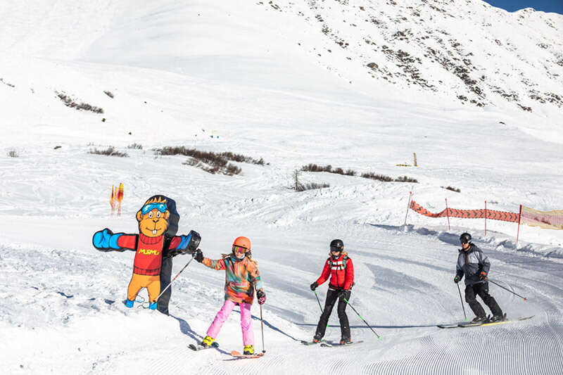 Skifahren mit der Familie im Feel Free Family Funpark