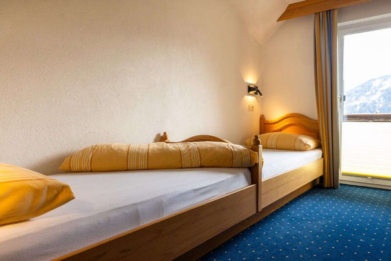 Zimmer mit 2 Einzelbett und Balkon