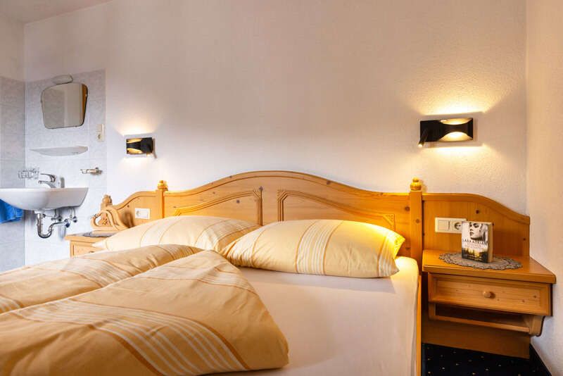 Doppelzimmer mit Dusche im Appartement 9