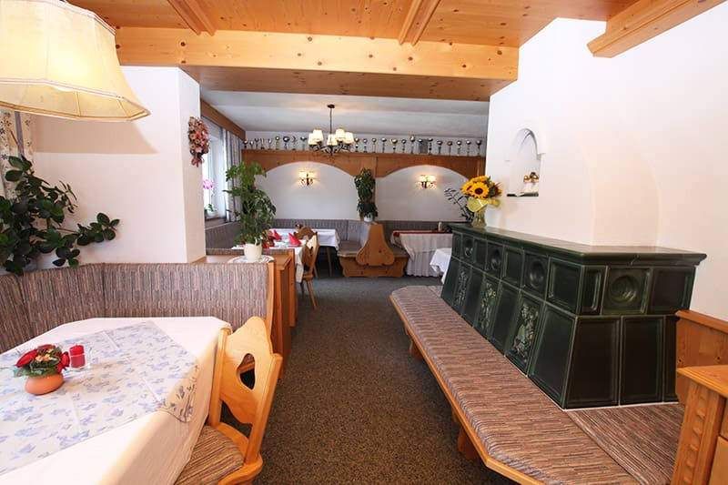 Frühstücksraum im Haus Sonneck Tirol