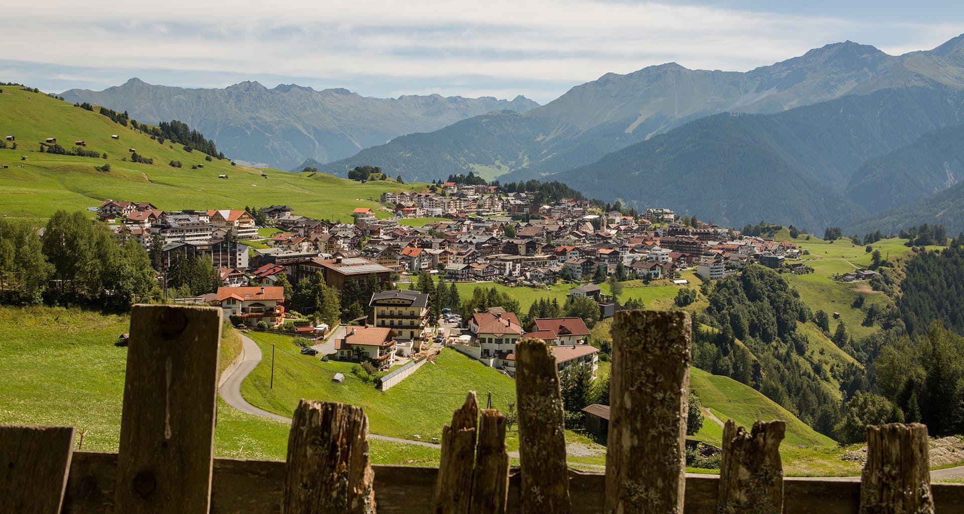 Sommer Dorfansicht Serfaus